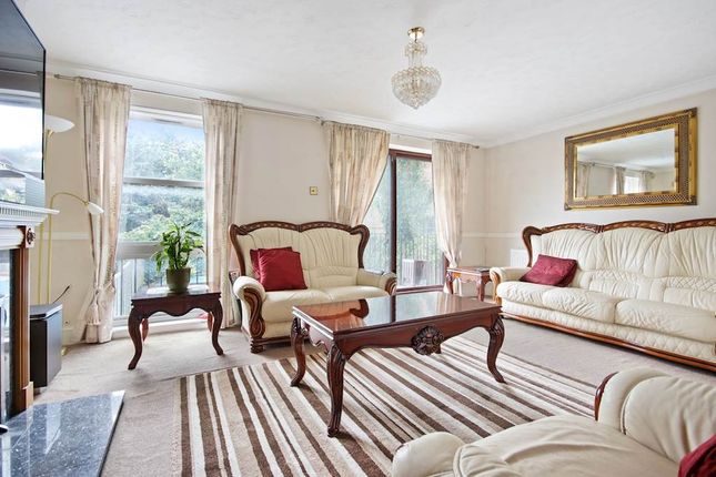 Town house for sale in Cuthbert Gardens, London