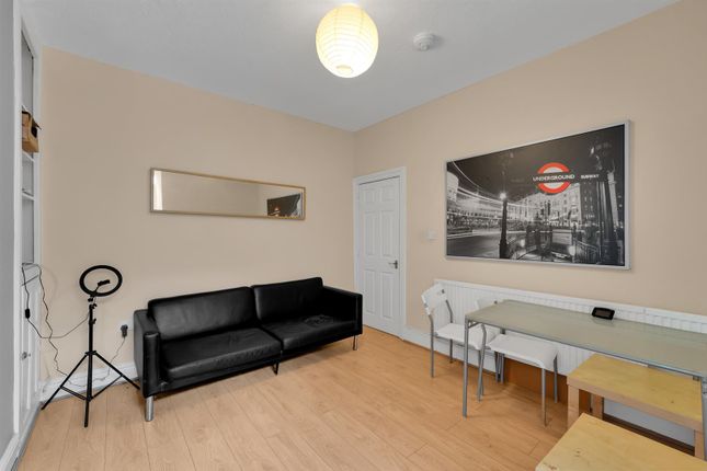 109, Queen Street, Pontypridd photo 4