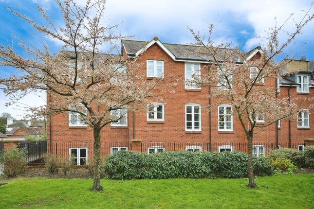 Flat for sale in Paynes Park, Hitchin