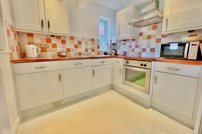 Flat 6 Rhys Court, Highcliffe Road, Swanage photo 4