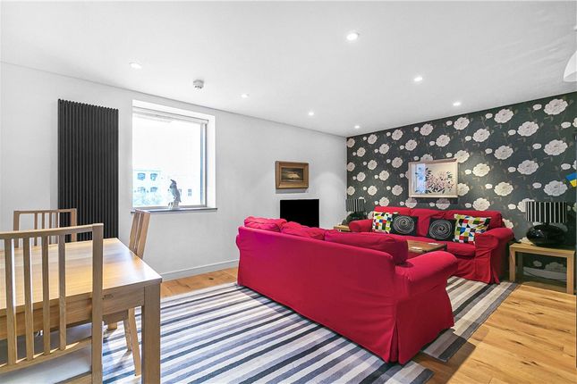 Flat 3, 12, Bermondsey Square, London photo 2