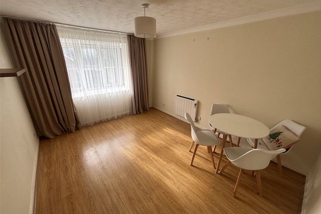 112, Parish Gate Drive, Sidcup photo 2