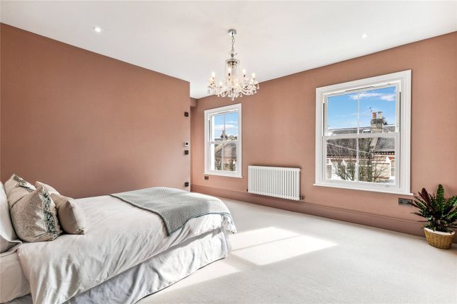 Flat for sale in Bennerley Road, London