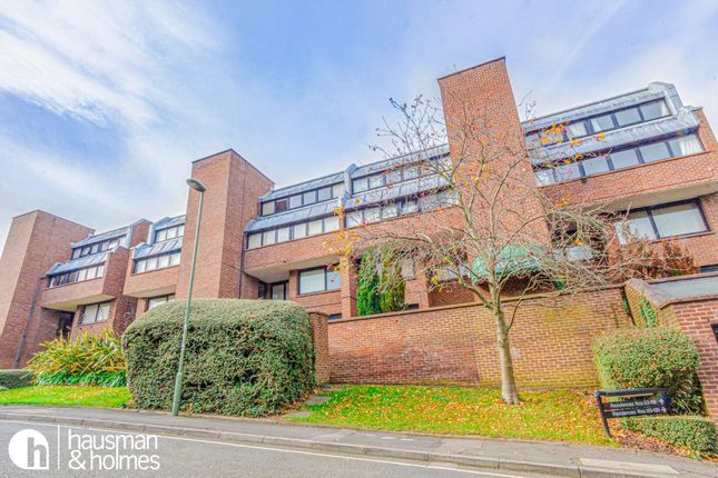 Thumbnail Flat to rent in Britten Close, London