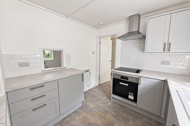 22 Barn Close, Crawley photo 3