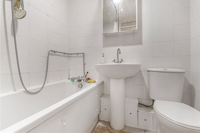 8, Meldrum Close, Orpington photo 4