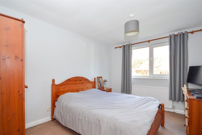 Flat for sale in Cricketers Approach, Wrenthorpe, Wakefield
