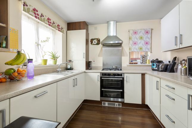118, Regna Close, Rainham photo 5