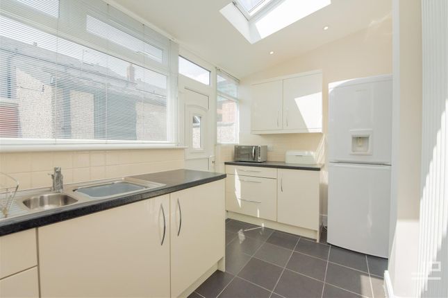 8, Mere Avenue, Leigh photo 4
