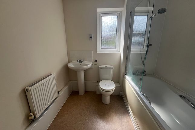73, Skylark Road, Bridgend photo 4