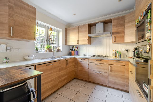 Horseshoe Close, Worthing photo 4