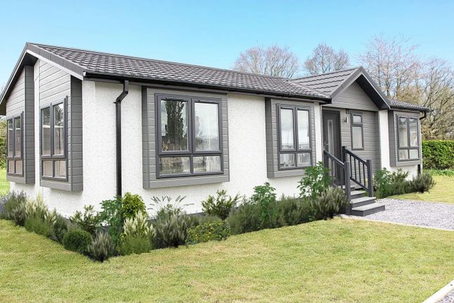 27 Kingfisher, Henfold Lakes, Henfold Lane, Dorking photo 2