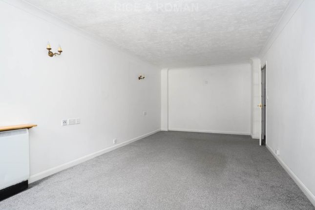 19 Saddlers Court, Mount Hill, Epsom photo 3