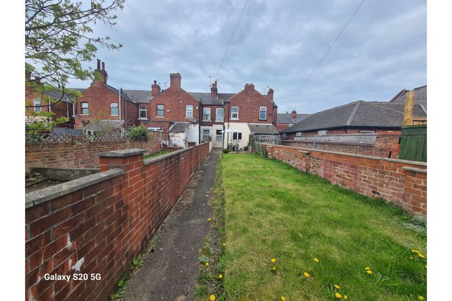 63, Shadyside, Doncaster photo 3