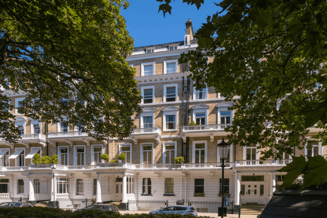 Thumbnail Flat for sale in Queens Gate Gardens, London