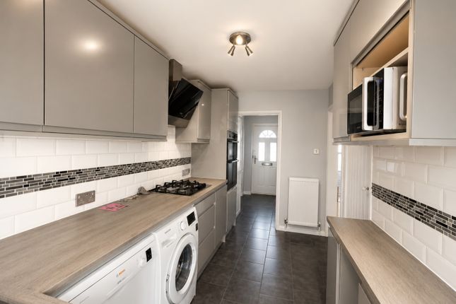 148, Longfield, Harlow photo 4
