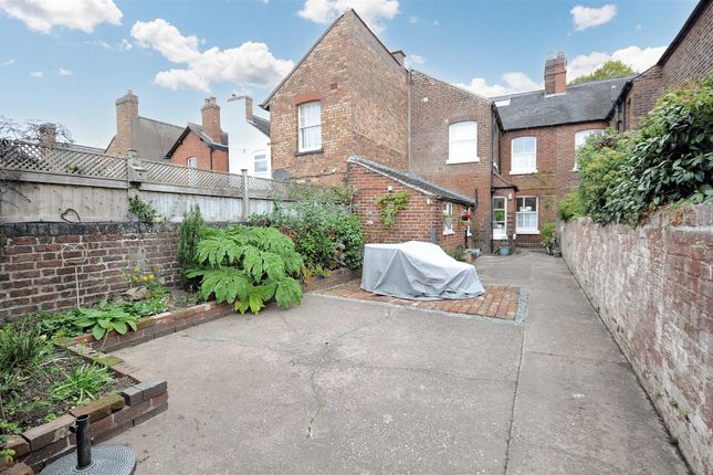 17, Kings Avenue, Stone photo 4