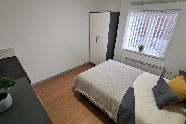 Room to rent in Himley Road, Dudley