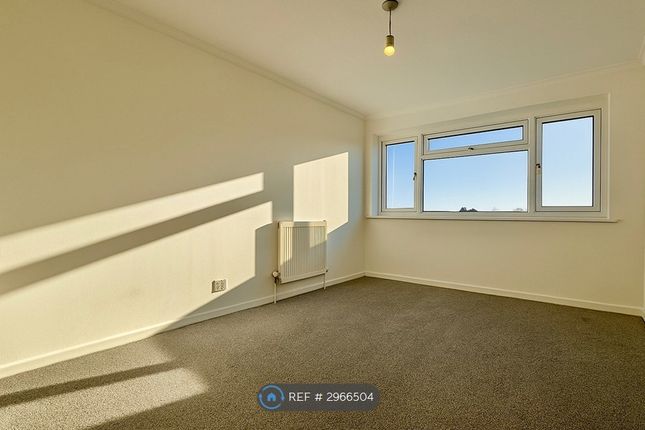 Sandy Hill Road, Farnham photo 4