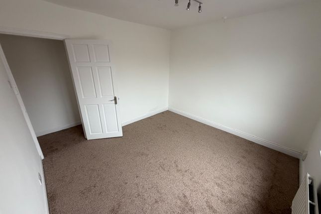 30, Manor Avenue, Nottingham photo 3