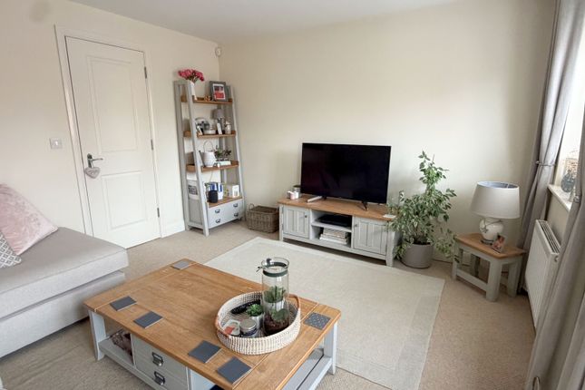 15 Webbs Way, Tewkesbury photo 4