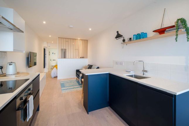 The Lodge, Osborne Court, Cowes photo 5