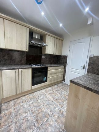 7, Sable Crest, Bradford photo 5