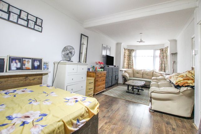 Laburnum Road, Hayes photo 3