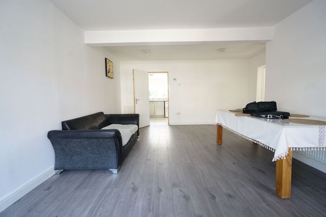 18 Manser Road, Rainham photo 2
