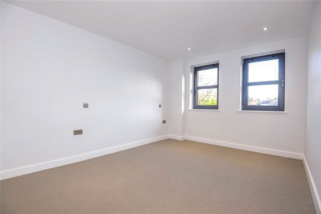 Finchampstead Road, Wokingham photo 4