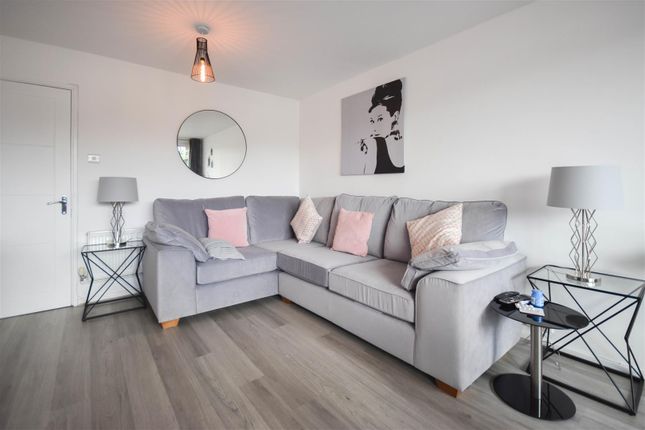 Thumbnail Flat for sale in Otho Court, Augustus Close, Brentford