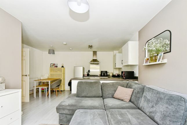 66, Woodroffe Square, Calne photo 4