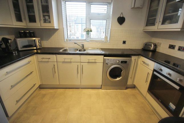 3 Rusheymead House, Plumstead High Street, Plumstead photo 2