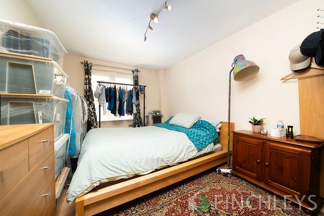 73 Woodburn Close, London photo 4