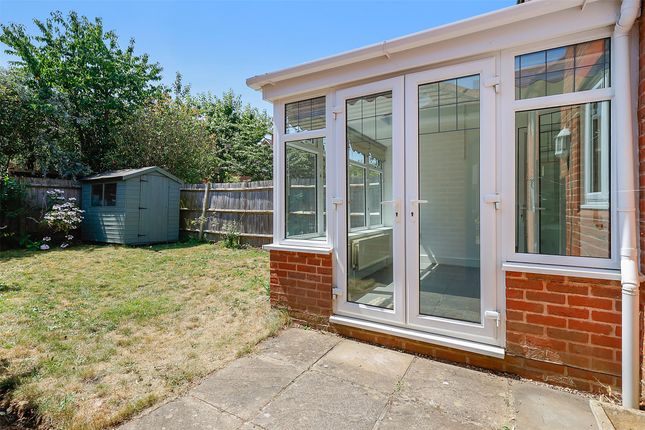 11, Nower Close East, Surrey photo 4