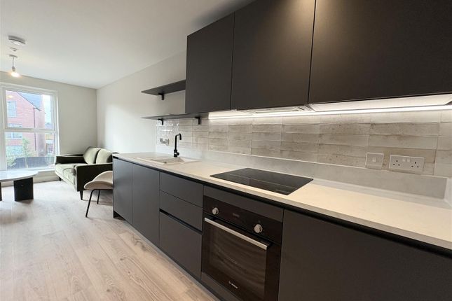 1 Laindon Road, Manchester photo 3