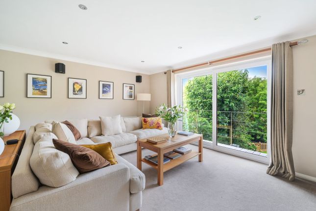 8, The Willows, Weybridge photo 4
