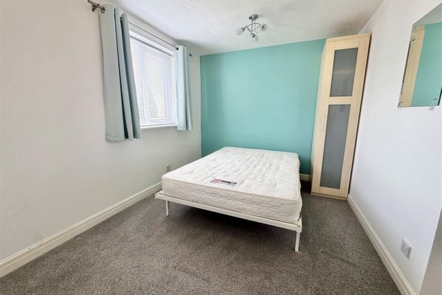 98, Pinewood Court, Wilmslow photo 3
