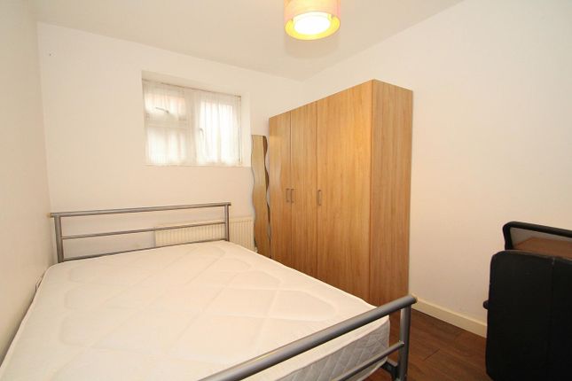 Thumbnail Room to rent in Hawthorn Drive, Denham