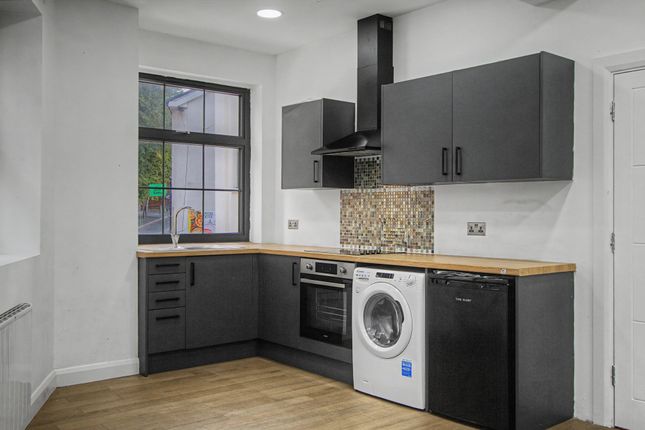 4 Dunstable Place, Luton photo 4