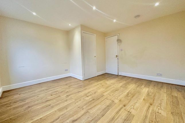 21 Nickelby Close, London photo 4