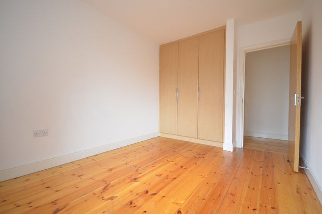 Triplex to rent in Moore House, Willow Way, Sydenham