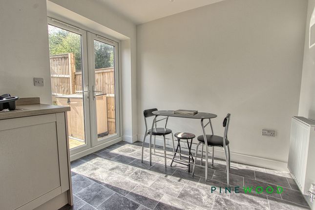 16 Almond Avenue, Chesterfield photo 4