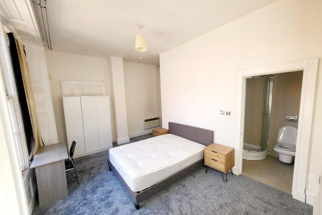 Flat to rent in Hanover Square, Leeds
