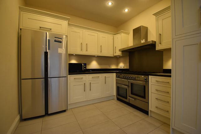 Room 2, 69, Broadfield Road, London photo 4