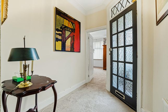 8, St. James Gardens, Westcliff-On-Sea photo 4