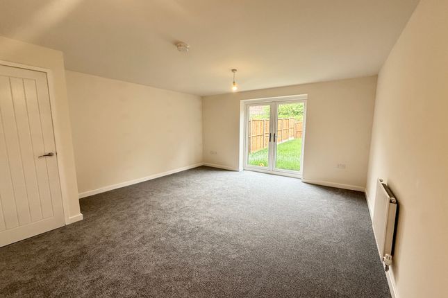 26, Heather Close, LEEDS photo 2