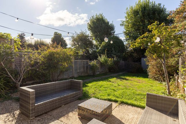 20 Morton Road, East Grinstead photo 2