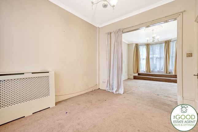 End terrace house for sale in Horsell Road, London