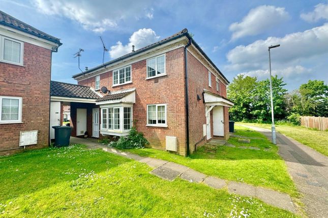 Terraced house for sale in Milverton Green, Luton